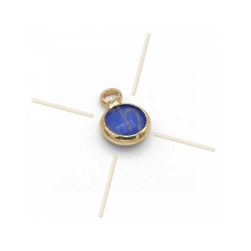 hangertje rond blauw glas + metaal 6mm met 1 ring gold plated