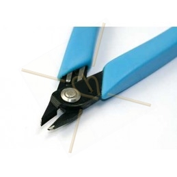 Cutting Plier with renforced cut.