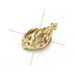 Shell beads pendant...